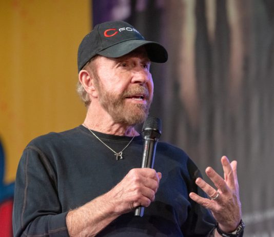 legendarische actieheld Chuck Norris: maak vrede met God voor het niet meer kan